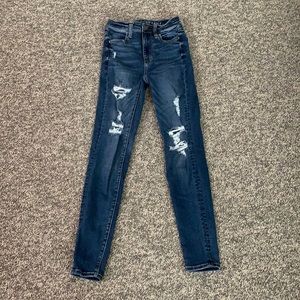 AMERICAN EAGLE ripped jeans